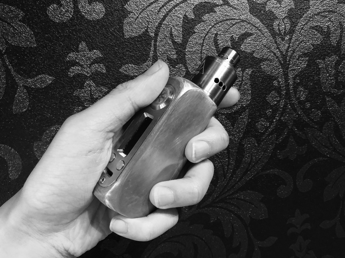 kyriexxx's tweet photo. さてと

#vape https://t.co/1XXbtB2loh