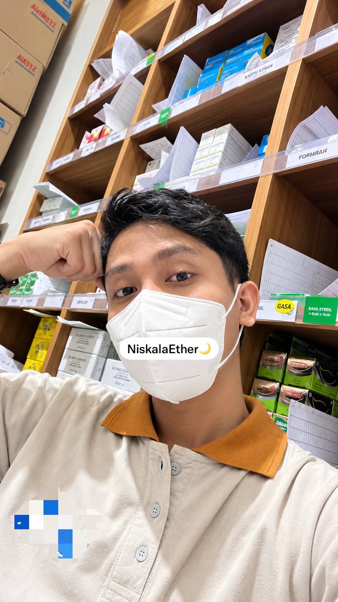 _YourEnchante's tweet photo. Kamu perlu obat atau aku ? https://t.co/8NKbKEyC5P