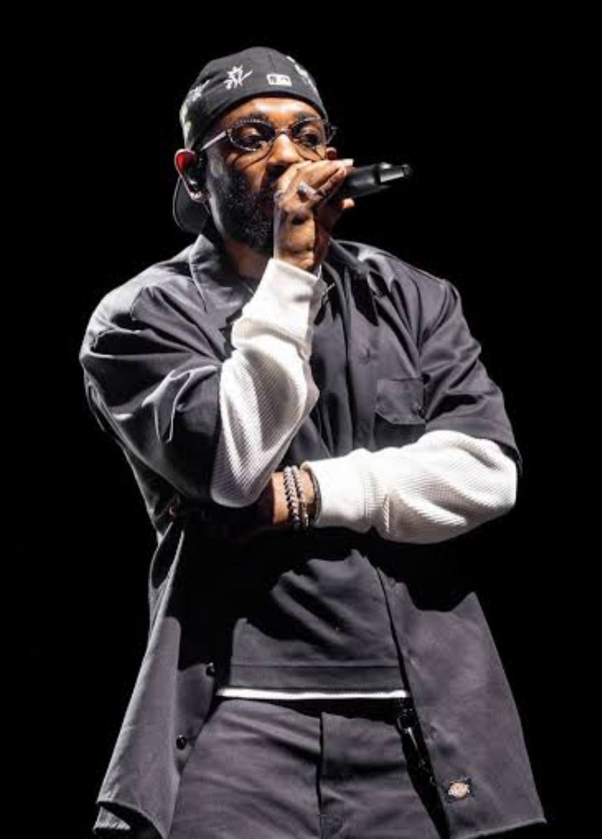 Vibepromo22's tweet photo. Kendrick Lamar depase Drake ofisyèlman pou l vin rapè ki fè plis kòb nan yon sèl ane, ak $390.7 milyon dola li rantre nan 2.037 milyon tikè yo vann nan 47 konsè pandan ane 2025 la. 🔥 https://t.co/pKzTCijvzN