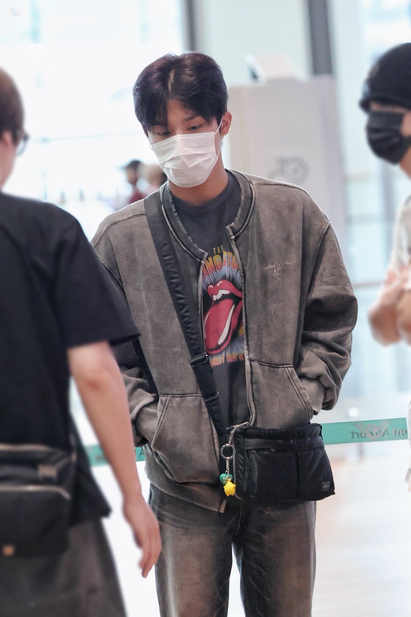lyyz_DY's tweet photo. 260925 ICN

#TREASURE #트레저 #PARKJEONGWOO #박정우 https://t.co/oXY53pKwST