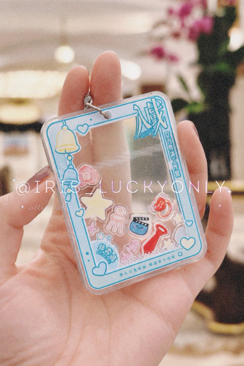 xyqnbry's tweet photo. OP met papa wendao and was given a lovely card holder 💙 Another fan even met him and was treated to a meal! He is truly kind and sincerely supportive of #tianyuan 🍀

cr vid : https://t.co/Asu6iRZ8X6 https://t.co/weYuzLAOqp