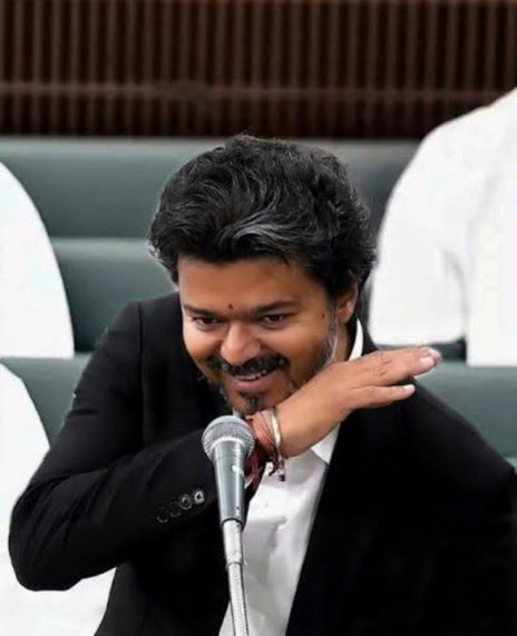 Rohail2326's tweet photo. THEATRES ERUPTED! 💥

​The moment #CMVijay reference appeared on screen in #MeesayaMurukku2, the crowd went completely UNCONTROLLABLE!😮‍💨❤️‍🔥🛐#hiphopthamizha https://t.co/jNBPT12csO