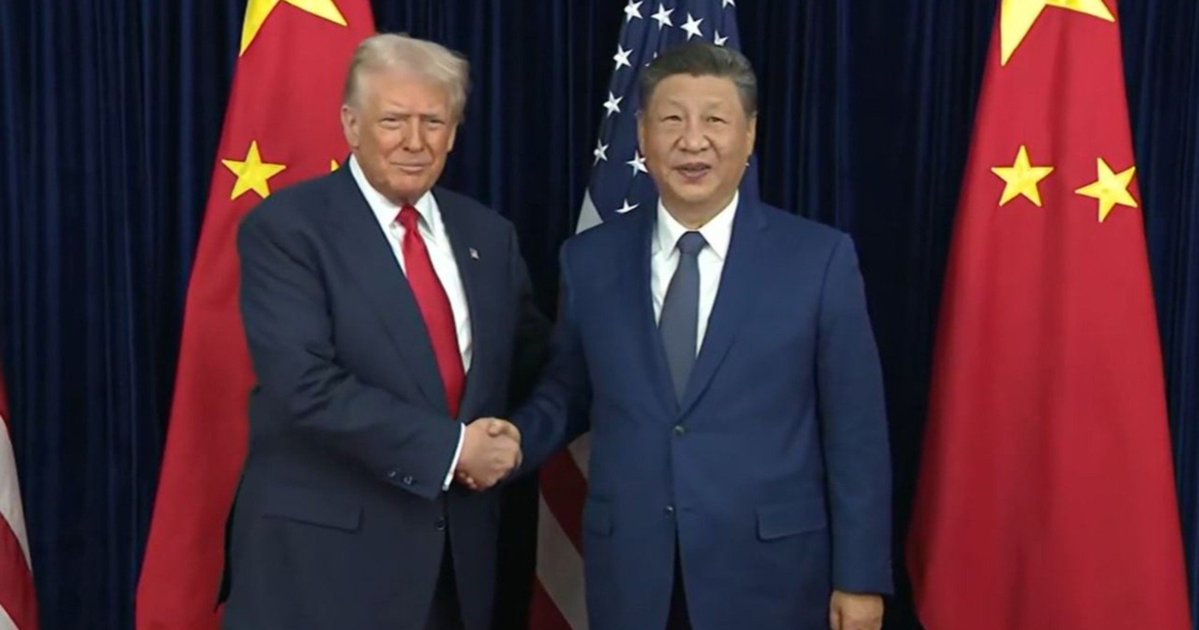 ashley_duffany's tweet photo. It's amazing how Trump constantly calls Americans on the left "communists" and tells us how dangerous communism is... and then absolutely gushes over Xi, who actually leads the Chinese Communist Party.

Make it make sense 🫠 https://t.co/ujr5AMOgC1
