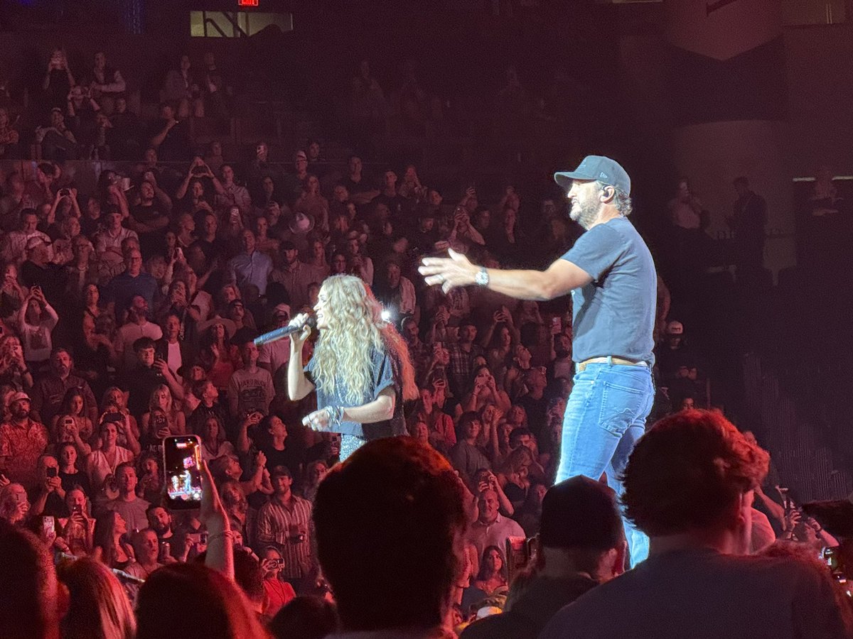 themusicuni's tweet photo. #Breaking Luke Bryan and Carrie Underwood just announced on stage in Nashville that they, Lionel Richie and Ryan Seacrest will return for the 2027 American Idol season @lukebryan @carrieunderwood @LionelRichie @RyanSeacrest @AmericanIdol https://t.co/30m5jW7NZr