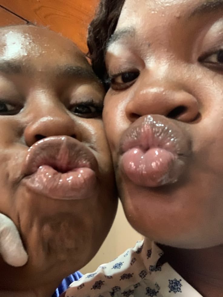DDCooterMedia's tweet photo. Pinterest Baddies๐ฅ #DSL #glossylips #liptonose https://t.co/JL7xCbSppz