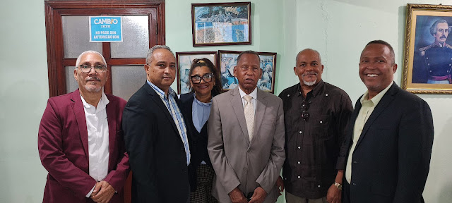 ElFaroRD's tweet photo. Filial SNTP-SDE capta la atención de comunicadores con la charla "De la Voz Dominicana al 5G, mitos, realidades y el futuro de la televisión"Para más información:https://t.co/g5PQoaDjYw
#elfarord #sntp #sde https://t.co/3xcUbwfetl