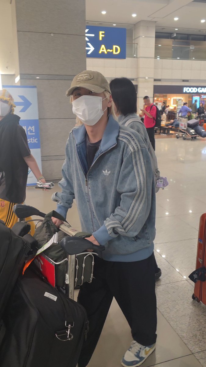 CatchDreamOT7's tweet photo. 2026.09.25
Chrocktikal Europe tour 
Finish~🛬

어서와
고생했어~!

#ChRocktikal 
#CRTK https://t.co/QSDna06RUX