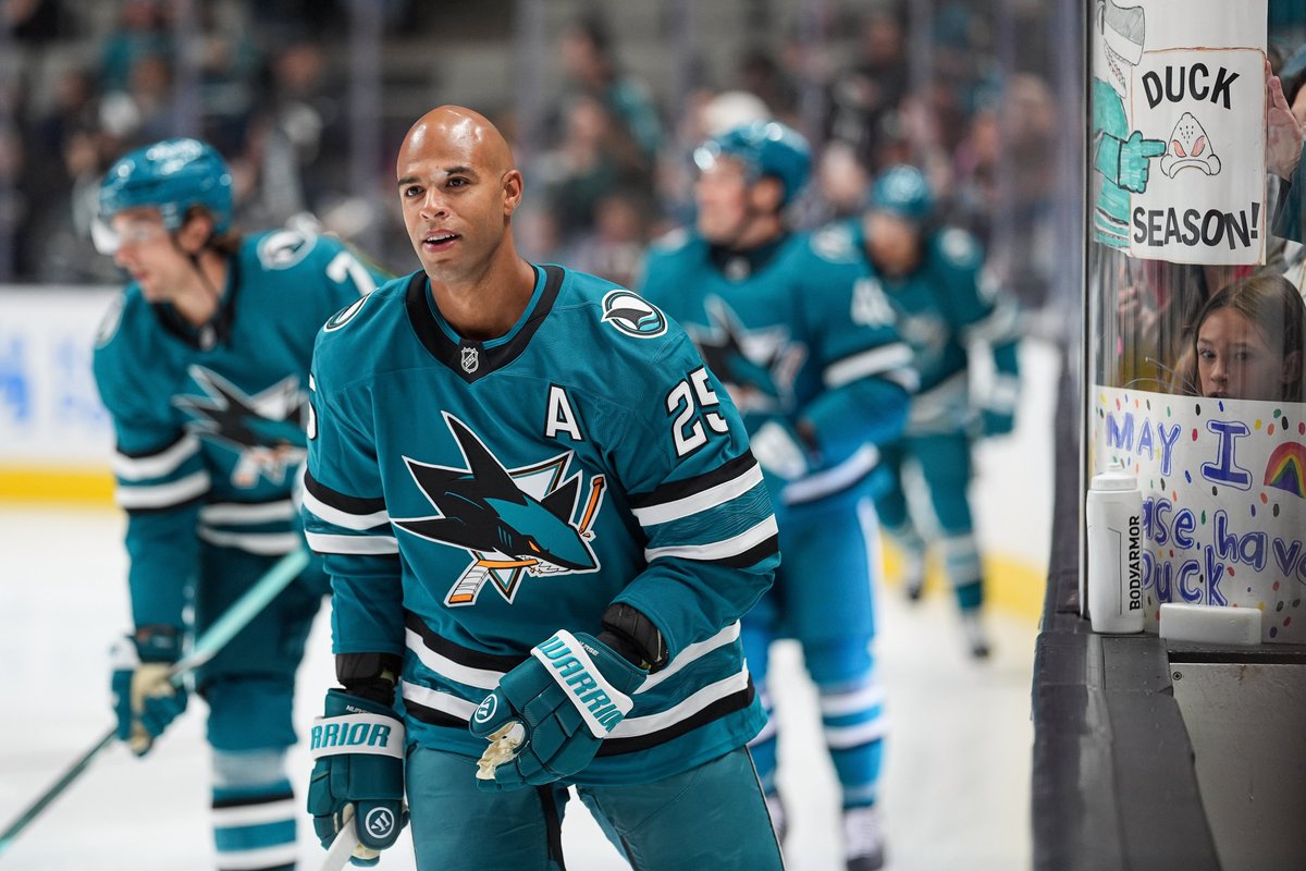SanJoseSharks's tweet photo. Game on. 👊

📺: https://t.co/UkkEbtNaam
🎙️: @SharksAudioNet https://t.co/2NZFXyYg0l