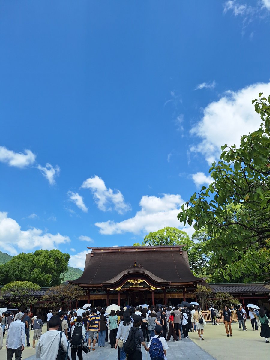 vince_722's tweet photo. 連休は
太宰府天満宮に行ってきました⛩️！
移動のバスに乗るのに並び、お参りにも並び、梅ヶ枝餅食べるにも並び、、、
みんな行列好き👨‍👩‍👧‍👦 https://t.co/2ailCK5F5l
