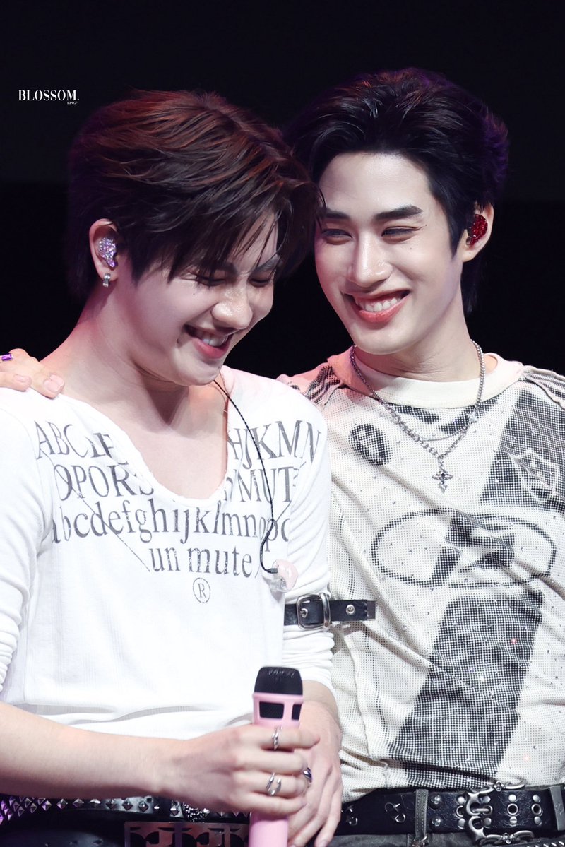 Tarppr2511's tweet photo. ข้าขอภาวนาให้ดาวบนฟ้าจงได้รับฟัง
ให้ข้าได้เห็นรอยยิ้มเปื้อนหน้าเจ้าในทุกวัน

#TleFirstone  #เติ้ลเฟิร์สวัน
#TLE_mtm #Firstone https://t.co/X4ygKkcZsN