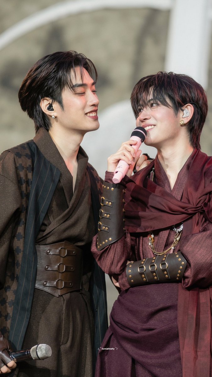 Tarppr2511's tweet photo. ข้าขอภาวนาให้ดาวบนฟ้าจงได้รับฟัง
ให้ข้าได้เห็นรอยยิ้มเปื้อนหน้าเจ้าในทุกวัน

#TleFirstone  #เติ้ลเฟิร์สวัน
#TLE_mtm #Firstone https://t.co/X4ygKkcZsN
