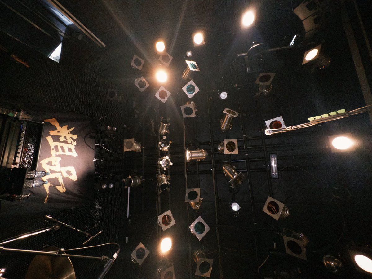 kisiai's tweet photo. 粗品"怪獣こやけ"TOUR
広島ありがとうございました🦪
てんこ盛り盛りだくさんな夜でした
めーーーっちゃパンパンな景色を見て嬉しかったなあ https://t.co/08kSY6fsMD