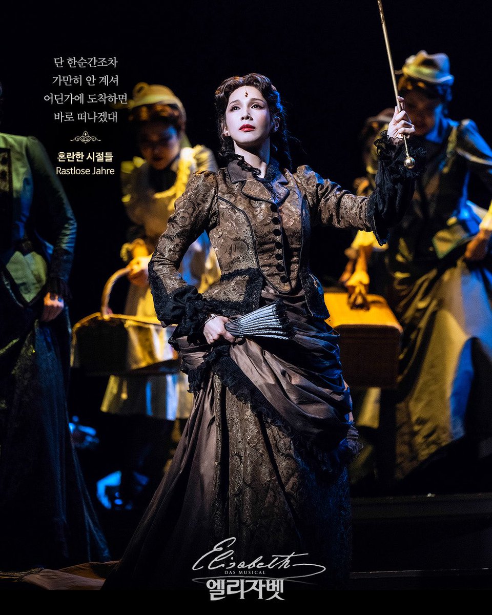 emk_musical's tweet photo. 𝟐𝟎𝟐𝟔 𝐌𝐮𝐬𝐢𝐜𝐚𝐥 𝐄𝐋𝐈𝐒𝐀𝐁𝐄𝐓𝐇
⠀
“단 한순간조차
가만히 안 계셔
어딘가에 도착하면
바로 떠나겠대”
⠀
죽음마저 사랑에 빠지게 한 아름다운 황후
#뮤지컬 #엘리자벳
2026.08.16~11.15 블루스퀘어 우리은행홀 https://t.co/GE5yZbmcOg