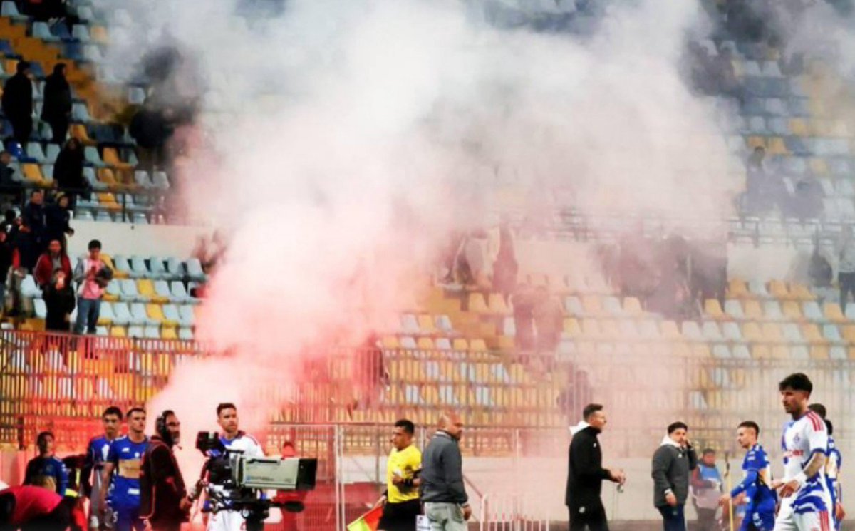 chile_espanol's tweet photo. 🔴OFICIAL/ Partido suspendido en el Sausalito. el duelo entre Everton y la U por Copa Chile se encuentra suspendido, y Javier Correa será sancionado con dos partidos. https://t.co/cNUhUnEI1b