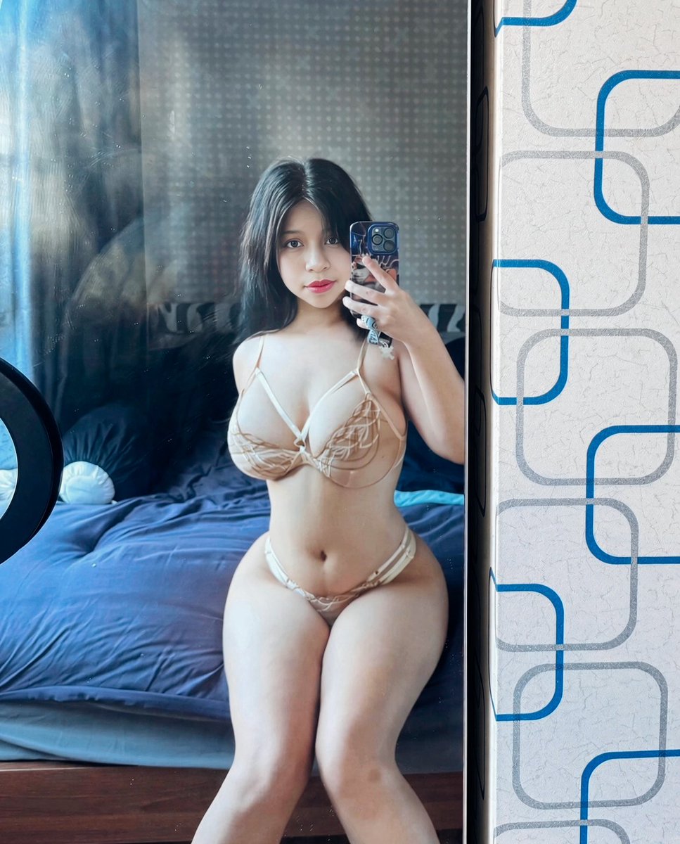 ATetona52280's tweet photo. Cómoda en la casa.... 
#tetona #teentetona #chichona https://t.co/KxJDzduHYw