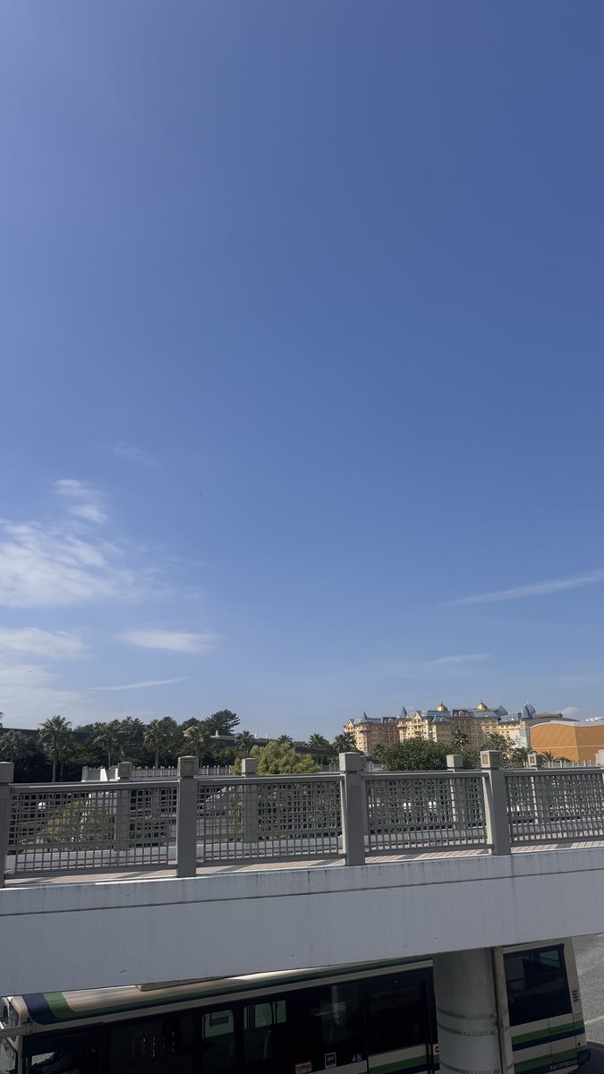 o222KH's tweet photo. 今日の舞浜はとても暑いです…☀️ https://t.co/6HAHzjkGAv