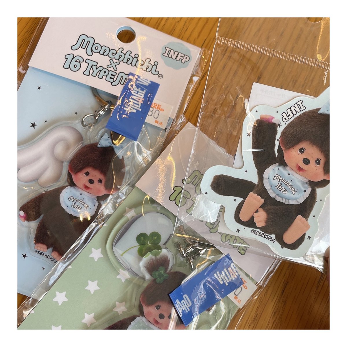 lvx_en's tweet photo. 昨日まで、休みやったから暇やったから1人で出かけて

モンチッチカワイイ😄💖
アクリルチャームとステッカーお揃いで可愛すぎん
自分の分と友達の愛ちゃんとなっちゃんの分まで買った🪽🍀

喜んでくれたら良いなぁ〜🐵💞

#モンチッチ https://t.co/6ZAJZXsWjR