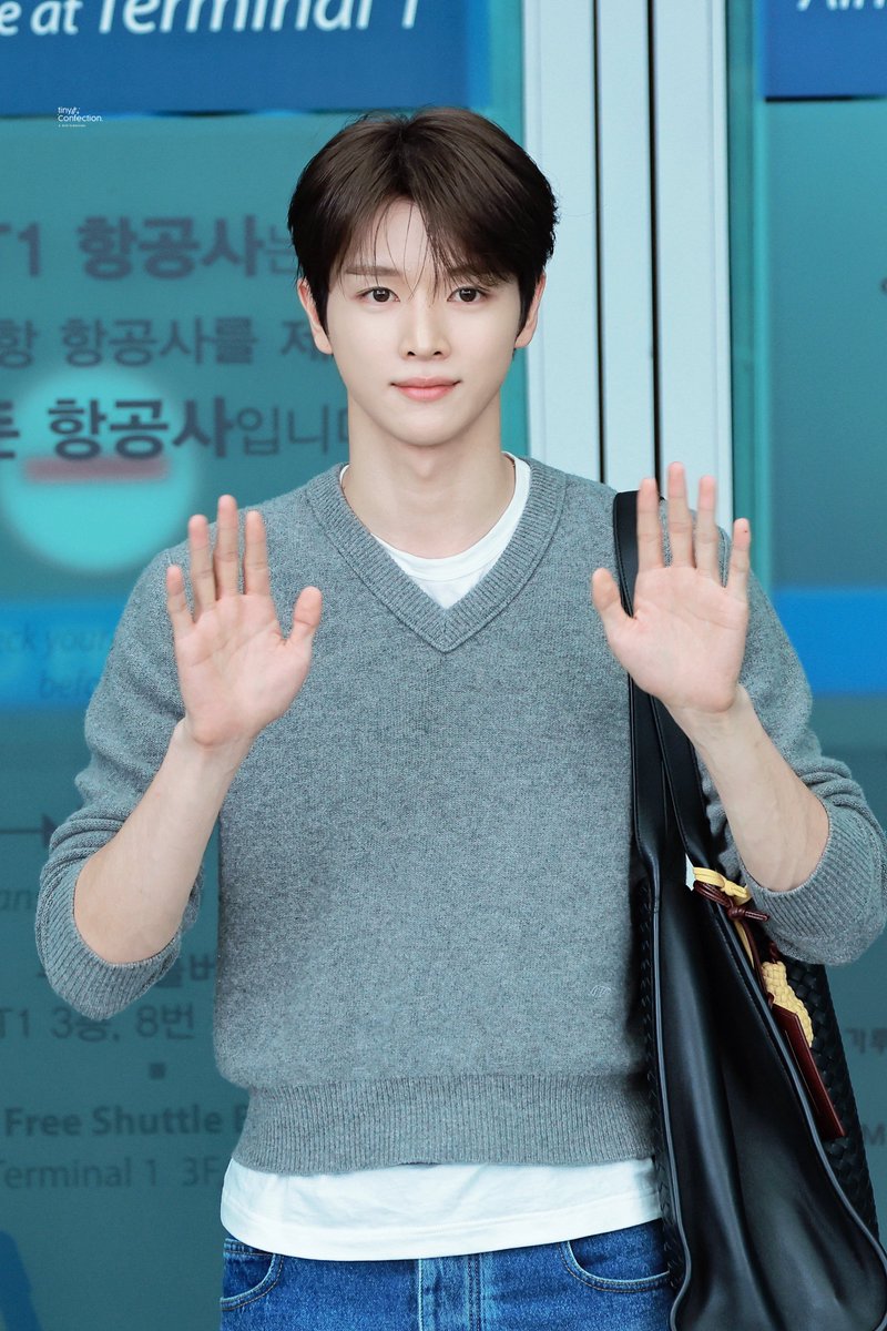 tinyConfection's tweet photo. 260925 ICN🛫

#BottegaVenetaSS27xSUNGCHAN
#BottegaVenetaSS27
#성찬 #SUNGCHAN #ソンチャン 
#RIIZE #라이즈 https://t.co/HILLLzYjsW