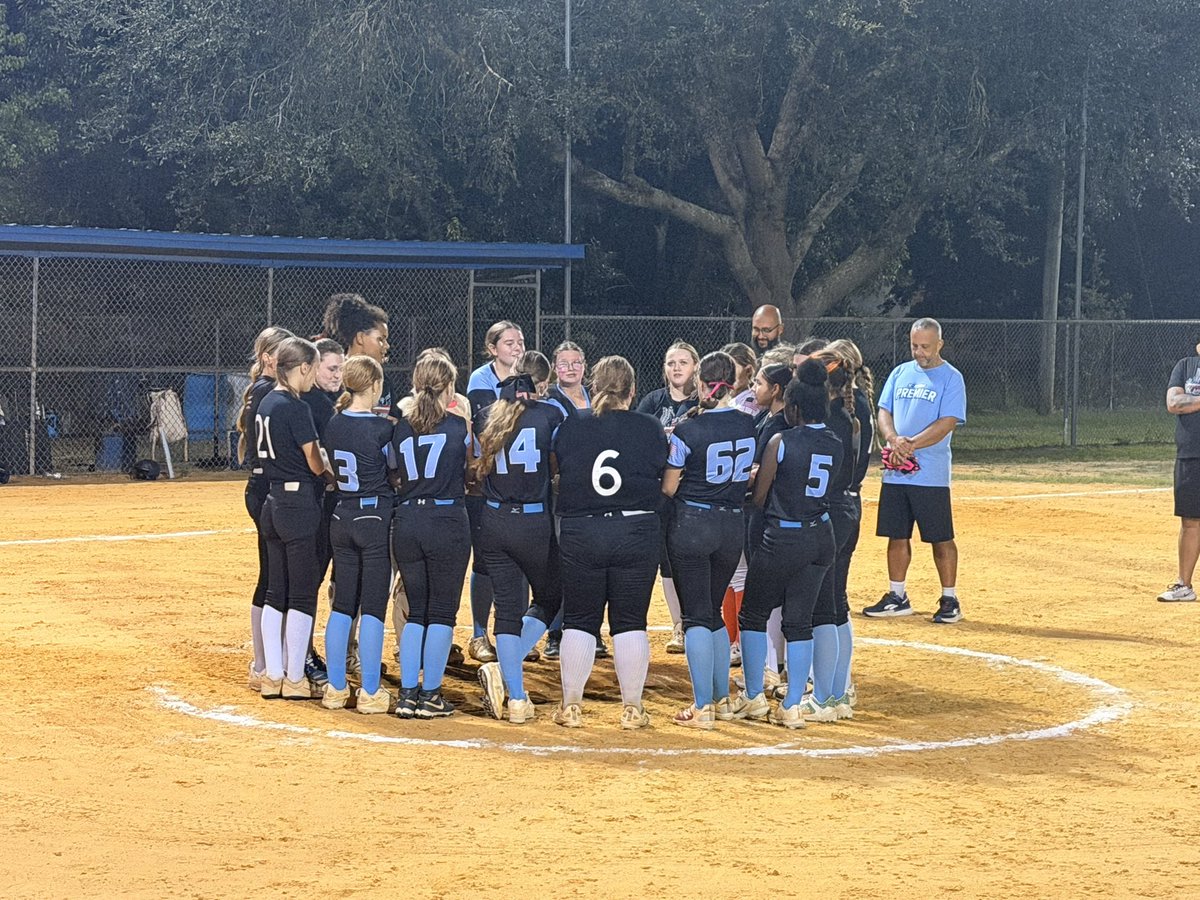 FREEDOMSBFL's tweet photo. The work never stops. Freedom(HighSchool)18u scrimmaged K-Zone Premier 18u Jones Wednesday night as preparations continue for the fall showcase season. ALL ABOUT THE GIRLS SOFTBALL #Since2019 #TheWorkContinues #FreedomGirlsRule @freedomsbfl https://t.co/MNiXgm6bDB