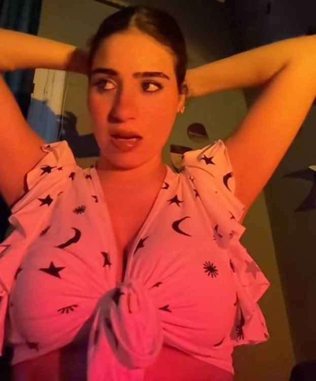 Anteel22's tweet photo. لما اختك الكبيره تدخل عليك انت وصاحبك وتشوفكو مشغلين سكس وانت بتدعك زبره فتلم شعرها وتنزل تمصله قدامك وتقولك تعالا اعلمك ياخول يامتناك …هتسيبها تمصله وتبقا ولا هتعترض ! 😈🖕🏻🔥🔥🔥🔥🔥🔥 https://t.co/zXLlIyRcTJ