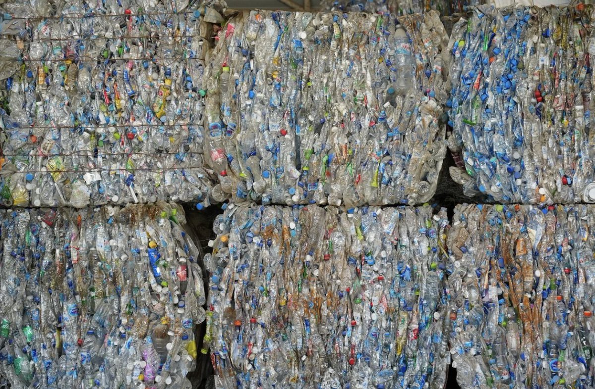 UNDP's tweet photo. What if a day of travel could leave a lighter plastic footprint?

From refillable water in Cambodia 🇰🇭 to reusable cups in Lao PDR 🇱🇦 and waste solutions in Thailand 🇹🇭, meet 3 innovators rethinking tourism and plastic waste: https://t.co/2AudfFIxxl https://t.co/XI4mpM0UQc