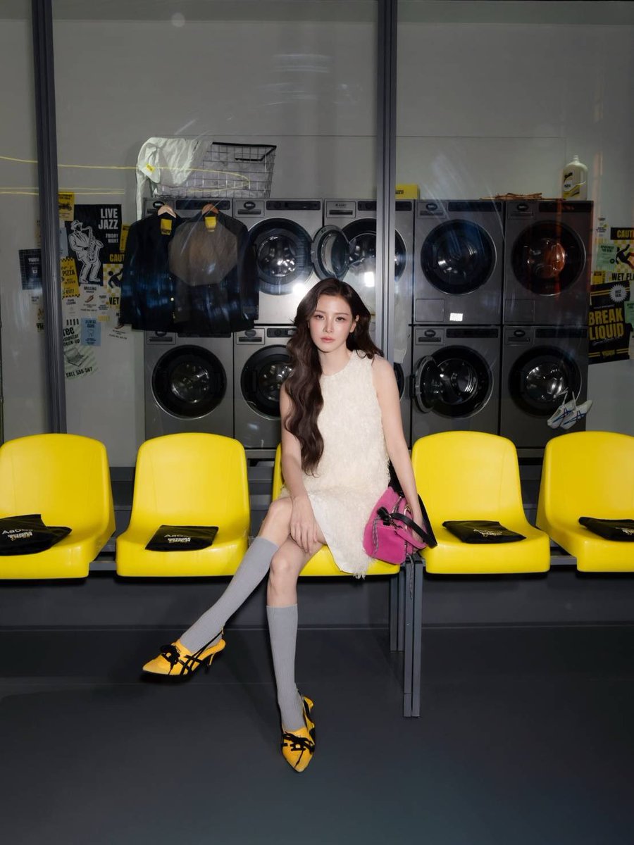 yoursunfower's tweet photo. #ใบเฟิร์นพิมพ์ชนก

Onitsuka Tiger Thailand Brand Ambassador ขณะร่วมชมแฟชั่นโชว์ Onitsuka Tiger Spring/Summer 2027 ที่มิลาน 🇮🇹✨

เสิร์ฟความ cool &amp; polished ทั้งโดดเด่นและมีความ chic, effortless แบบ fashion attitude สมมงสาว Onitsuka Tiger 🤍 https://t.co/LJYuPtCvBy