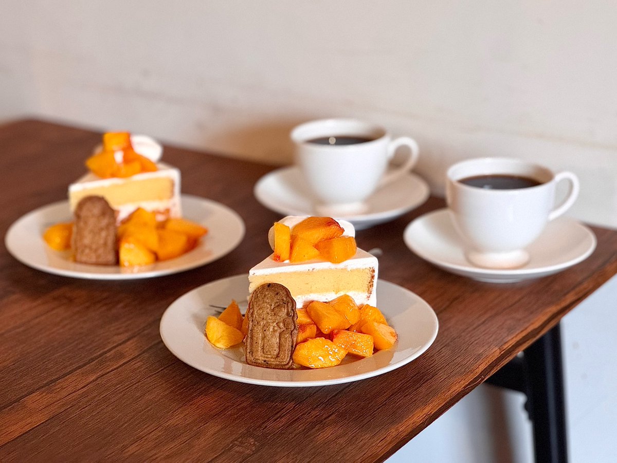 audreycampbellp's tweet photo. Golden peach shortcake: fluffy sponge soaked in juicy peach flavor, with refreshing sweetness that keeps you craving another bite. Sasaki’s shortcake is truly delicious. The caramel sundae was equally exquisite, pairing rich bittersweet caramel https://t.co/40lTkthuHE