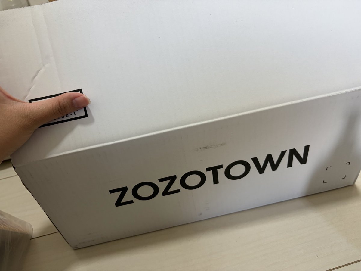 2541sg's tweet photo. うおお！白い箱だー！

#ZOZOWEEK箱CP https://t.co/s2BFP0o3jo