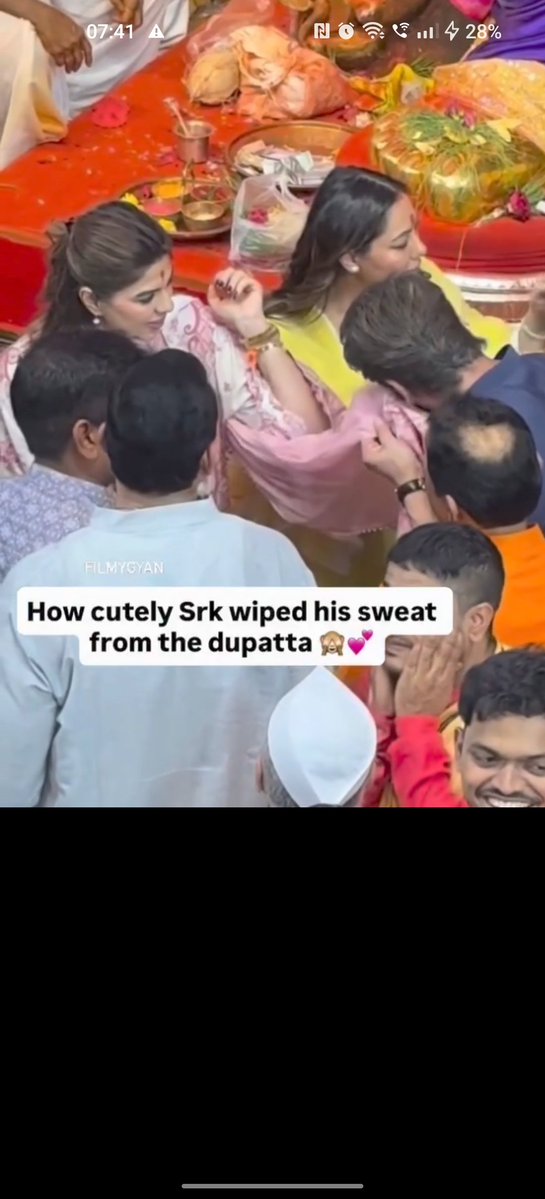 HimashuYadav07's tweet photo. You've probably seen her with Shah Rukh Khan many times... 
Something cooking between them ? https://t.co/N17iwPVmqQ