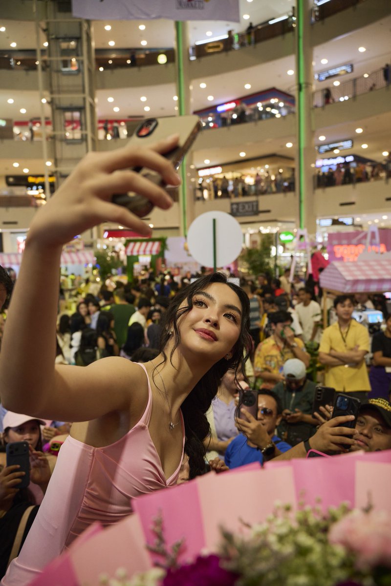 Hsiangvision's tweet photo. Capturing these radiant moments at Market! Market! ✨🌸 September 20, 2026.

#kaimontinola https://t.co/sCGZXA4CnU