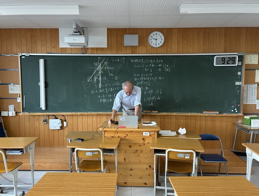 Toshima_hs's tweet photo. 9月25日（金）本日は「オンライン学習デー」です。
先生は学校や自宅から授業をライブ配信しています。
#都立豊島 https://t.co/yy8zDWLtWh