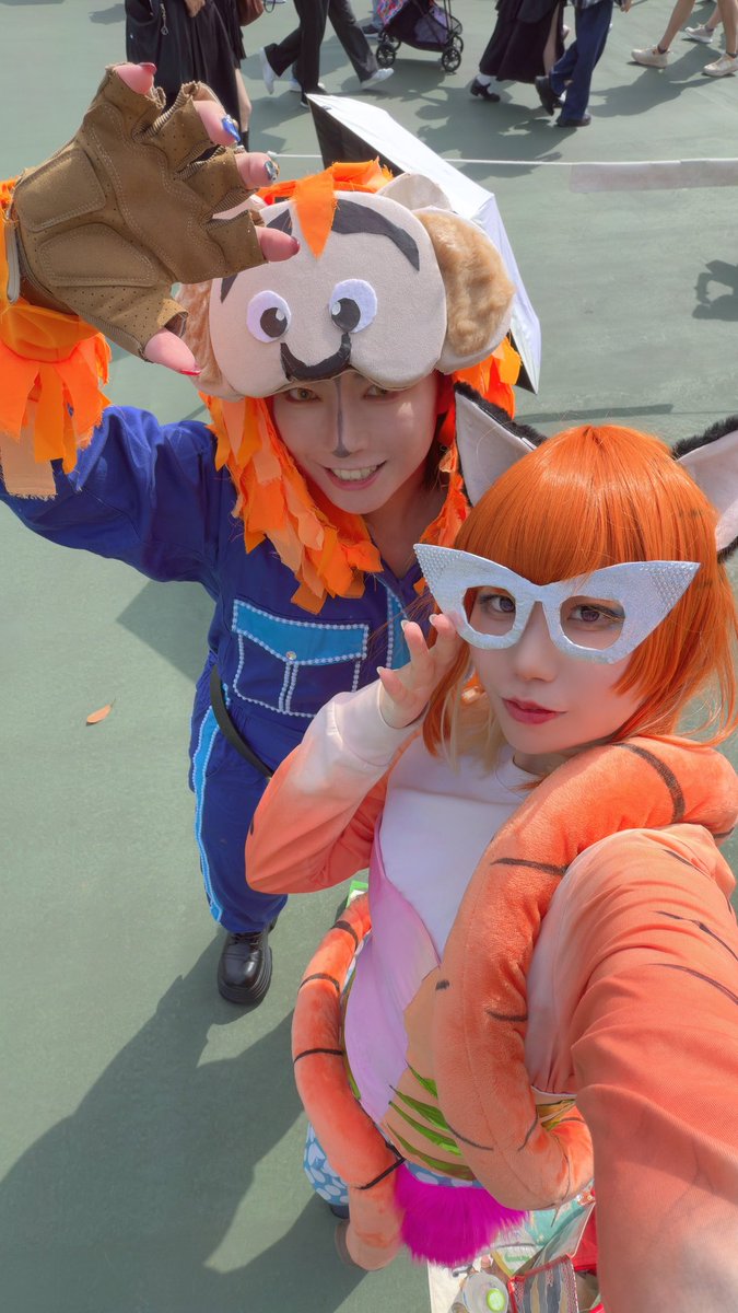 96saki0107's tweet photo. インパした！！
ハモカラのライオン🦁ダンサーさん！！
トラ🐯ダンサーきりのと一緒！！

 #Dハロ仮装  #Dハロ仮装2026 https://t.co/tWq15B37VI