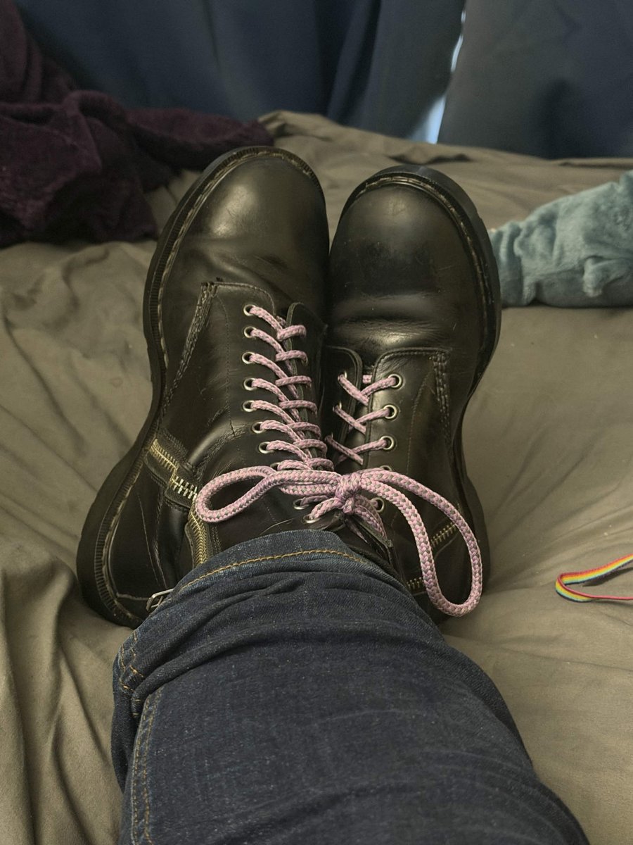 HolyGoddessVal's tweet photo. Hello there gooners, I'm your new addiction, a new Goddess who's here to empty your wallets and if you please me, your balls. By crushing them under foot, if you should be so lucky~ #findom #findomme #bootworship https://t.co/qYtLxkfyky