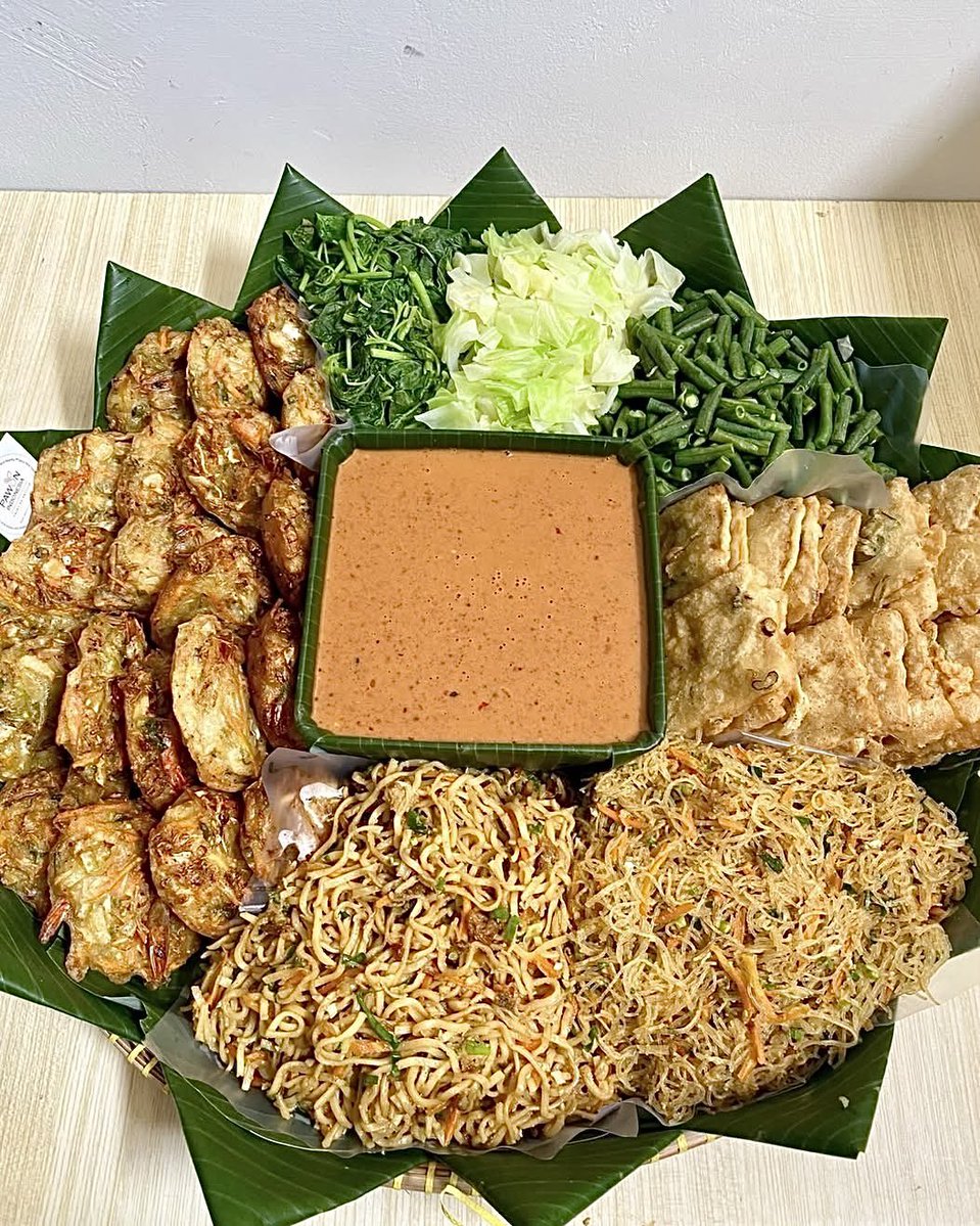chocomoroll's tweet photo. kalo dihidangin pecelan gini, mana yg pertama bgt kamu angkut? https://t.co/ms7UUiQGHM