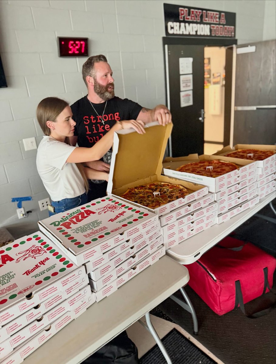 ChappyBoy31's tweet photo. My family had the opportunity to sponsor the @FootballMelissa varsity team tonight ahead of their big game against Lone Star tomorrow!  And we didn’t come empty handed: 45 pies, 200 wings, 3 salad bars, 60 donuts, 160 cupcakes, 16 lbs of cookies, and 60 fall cookies!

And the team did their job and demolished majority of it! 

It was awesome meeting all the players, what a great group! Special shoutout to @wyatt_harr62189 for introducing me to the team. So pumped for 9th grade next year! #GoCardinals