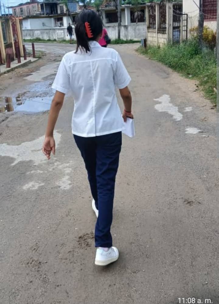 UcmMedicina's tweet photo. Estudiantes del primer año de la carrera de medicina realizando la pesquisa en los consultorios 28 y 29 en San Juan y Martínez
#UCMPinar https://t.co/QoBXJERtDl
