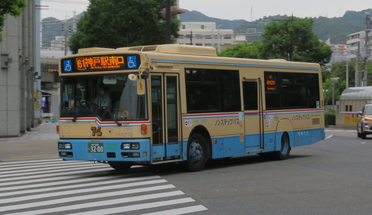 pen529_bus's tweet photo. 一度でいいから乗りたかったな…。
#阪急バス #西工 #唐櫃7000 https://t.co/17280gtQ4e
