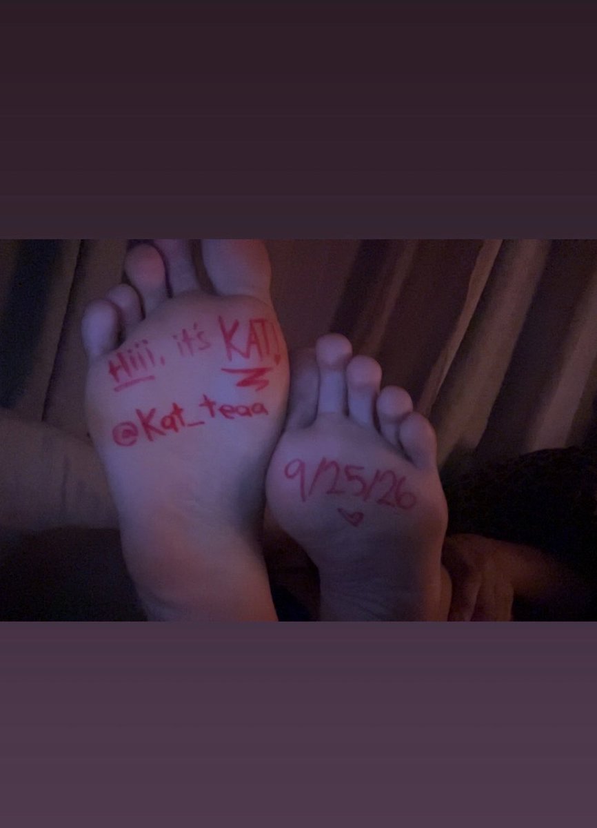 kat_teaa's tweet photo. verifying for u all.. yes i am real #finfet #feetworshi̇p #lightskin #findom #dombrat #princessfeet https://t.co/3rZ1QusjyQ