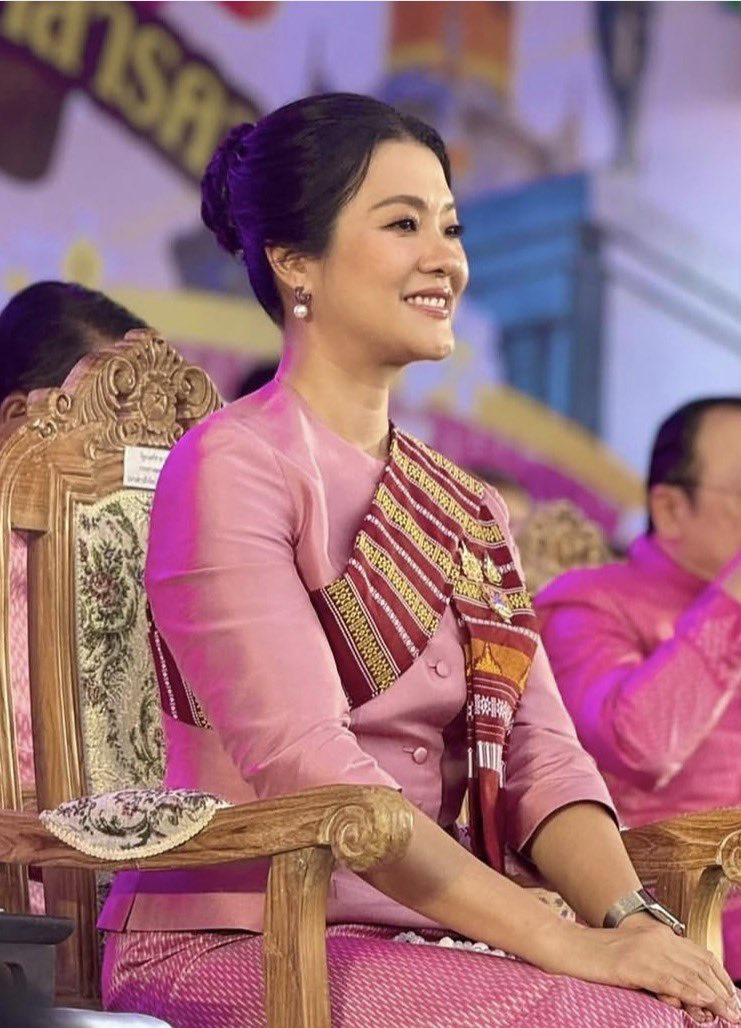 n_belle35's tweet photo. แม่บักทอง                           แม่บักขมิ้น https://t.co/nAFJMtrYKc