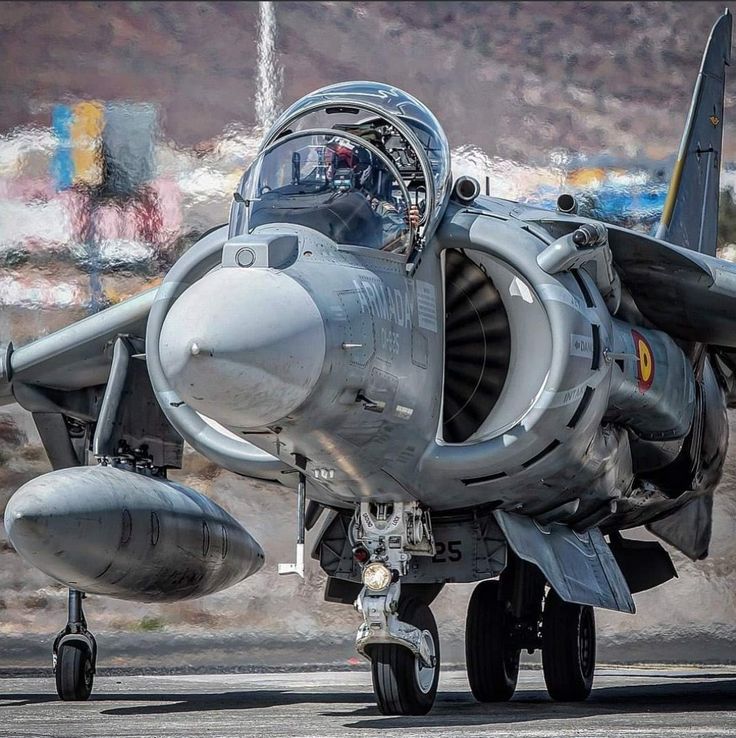 LineroTifon's tweet photo. EAV-8B+ de la 9ª Escuadrilla del Arma Aérea. Notése como se observa el aire caliente detras del Harrier Plus. https://t.co/CVS4OBlGQa