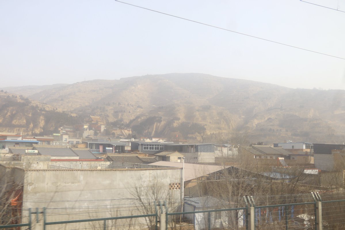 Liaocan1's tweet photo. 黃土高坡的山河遠景，藏着憶秦娥年少的時光。山無言，土厚重，一草一木皆是戲的序章。
#黃土高坡
#主角
#鄉愁記憶 https://t.co/nif5PWqnkr