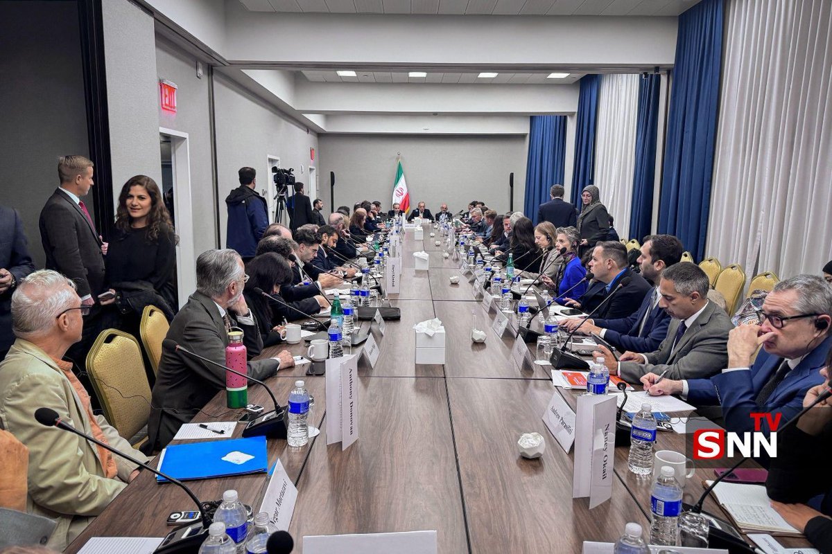 MiladAUSTlife's tweet photo. 🙏 دوستان یه کمکی کنید که این خونشور ها رو شناسایی کنیم. اگه کسی رو اینجا میشناسید، تگ کنید و ازشون بپرسید که چطور روی خون ده ها ه��ار ایرانی کشته شده در دی ماه قدم گذاشتند و به این جلسه رفتند؟
تا اینجای کار: فرناز فصیحی، نگار مرتضوی و تریتا پارسی که جای تعجب نداشت.
بقیه:
Adam Weinstein از موسسه کویینسی، کریم، نازنین و رفقا!
Patrick Wintour از روزنامه چپول گاردین
Nancy Okail اکتیویست مصری
Anthony Donovan فعال صلح (قبلا هم تو مراسم ج.ا بوده)
Robin Wright خبرنگار موسسه ویلسون
Kirit Radia خبرنگار ABC
Nick Kristof خبرنگار CNN
Robert Malley دموکرات از دولت بایدن