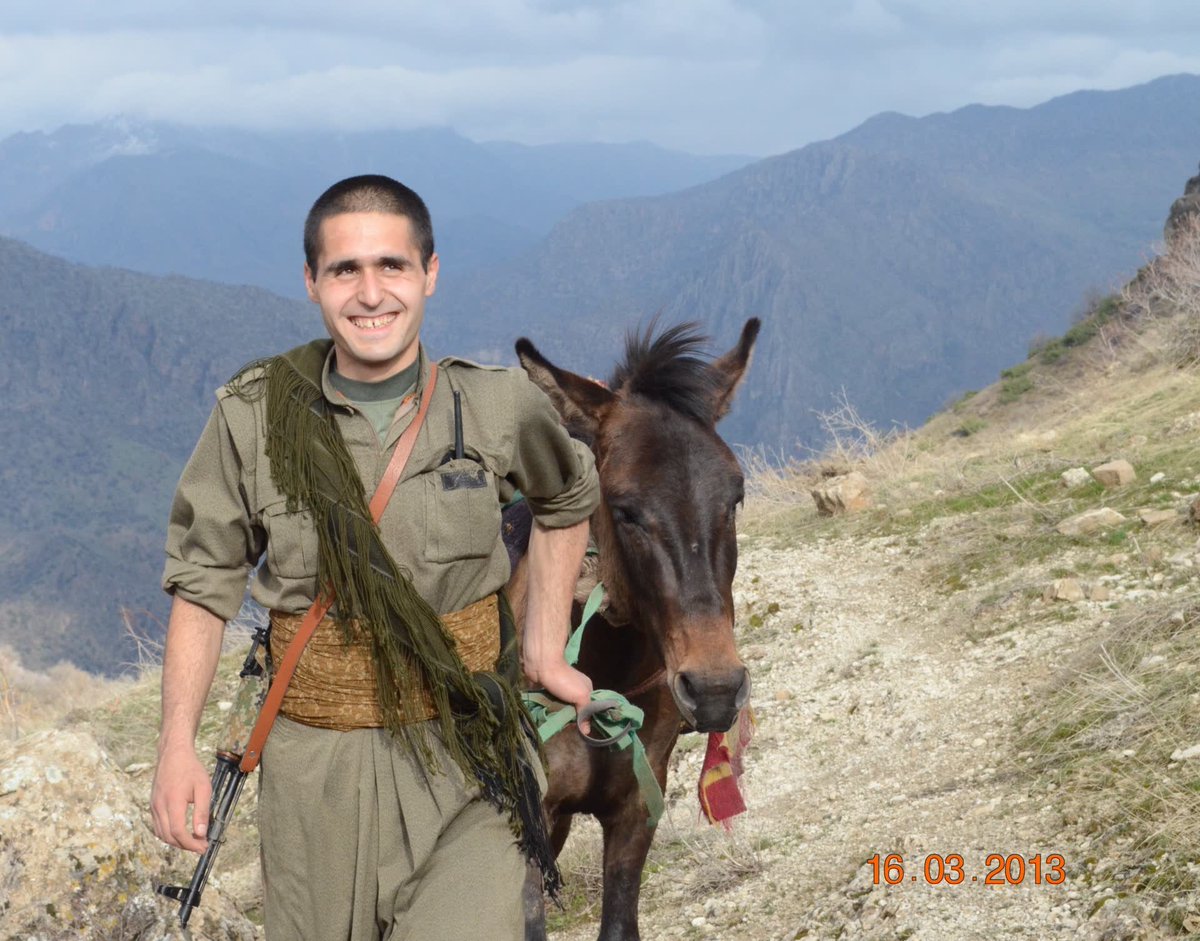 rwndz____'s tweet photo. Şehîd Çekdar Munzur - Heval Vurgeç

Dêrsim-Avrûpa https://t.co/H2ojHDoZBO
