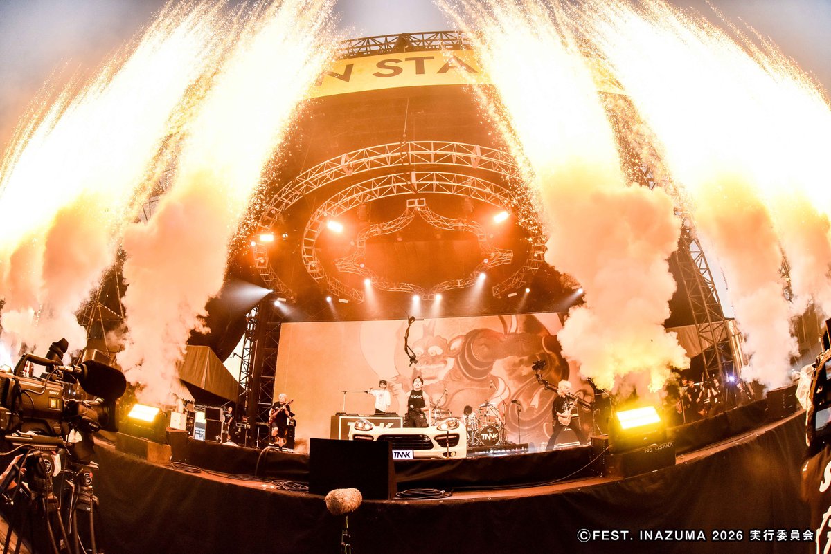 FEST_INAZUMA's tweet photo. ☁風神STAGE☁
西川貴教
https://t.co/a4Trccy3my

▼SET LIST
01 Ignis -イグニス-
02 祖逖乃誓
03 FREEDOM
04 BEYOND THE TIME-メビウスの宇宙を越えて-
05 残響≠ブラスター
06 Be Affected
07 Energy Overflow

#フェストイナズマ 
@TMR_TNNK_STAFF #西川貴教 #TNNK https://t.co/qtF2CFh9oS