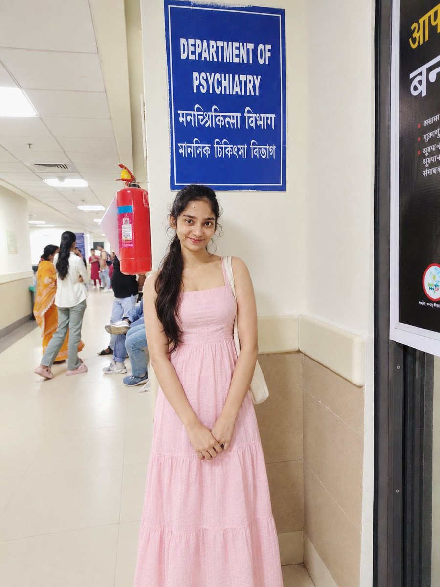 Ayushihihaha's tweet photo. Went to see my psychologist. Obviously, the outfit had to be a little therapeutic too💗 https://t.co/SeDZe1oVOv