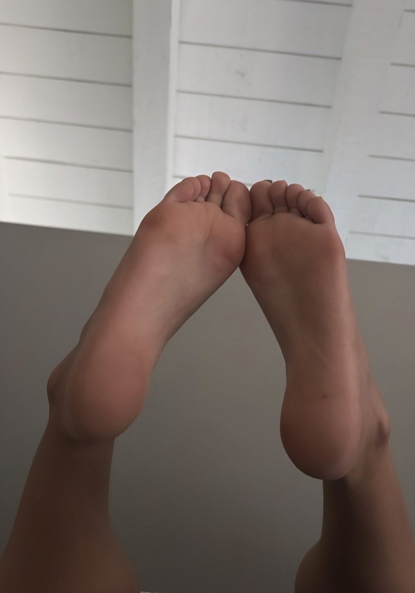 SpoiledPinkies's tweet photo. dm if you want more 😘
#soles #feetfetısh #paypig https://t.co/Jv5Dbhy0Xi