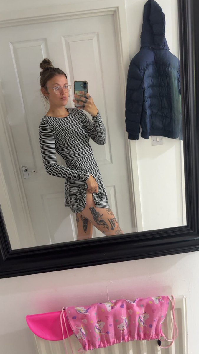 tattoosammi0611's tweet photo. Be honest. How long would this dress stay on if we were alone?๐
#tatooedgirls #minidress #snapchat https://t.co/9oQ4Cp66GG