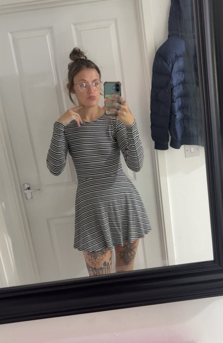 tattoosammi0611's tweet photo. Be honest. How long would this dress stay on if we were alone?๐
#tatooedgirls #minidress #snapchat https://t.co/9oQ4Cp66GG