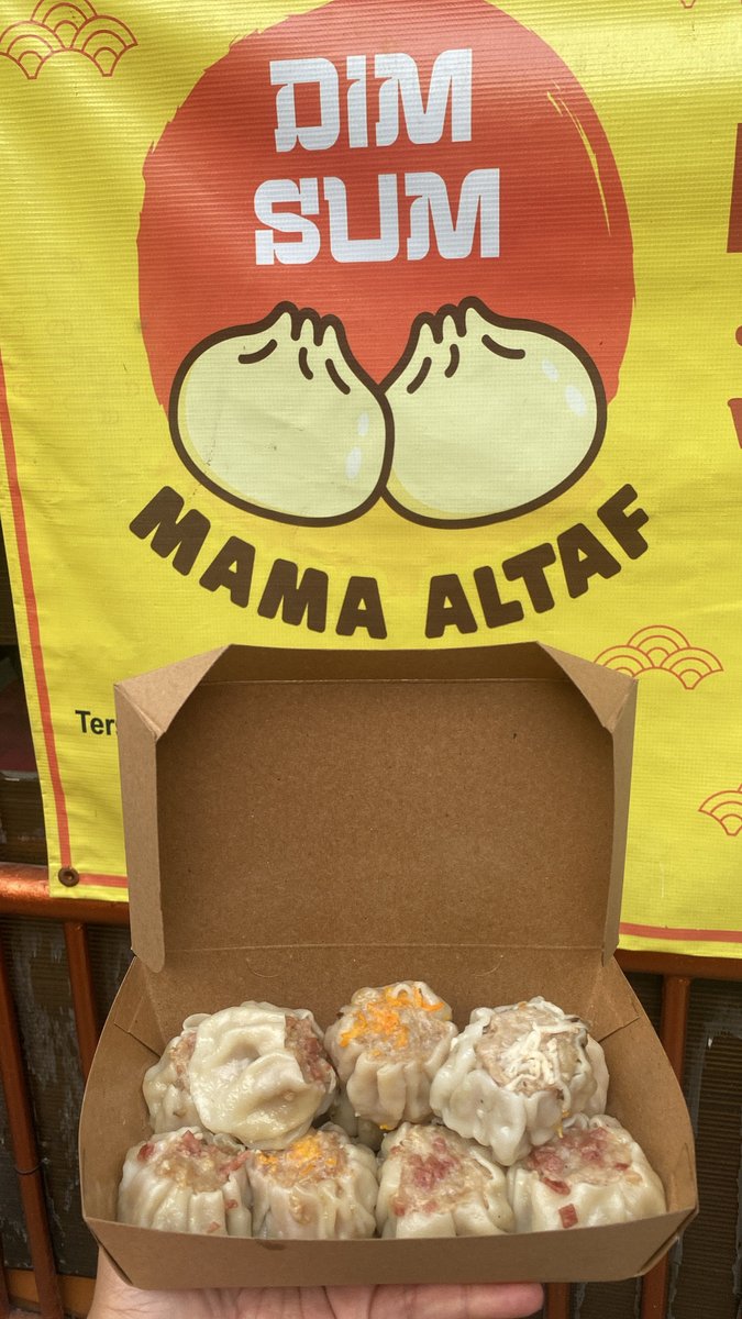 bakuldimsum_'s tweet photo. Pengen banget dagangan ku laris manis tanjung kimpul dagangan habis duitnya semilyar di rekening 😂🙏
Ayok yg pada gajian beli dimas ayam aku. Selain butuh like, ngarep banget dibeli ini dagangannya.
Pricelist ada di foto ya.
Pengiriman dr cimone tangerang via paxel flat ongkir jabodetabel 21rb max 6porsi. Bisa ojol juga ya. Maap ga ada di shopee.
Cod di tiptop cimone
Menerima jumat berkah juga.
Order via dm
Bantuin sebarin postinganku ya anggep aja sedekah rt di jumat berkah. Aku doain rezeki kalian yg baca postinganku lancar. Amin.