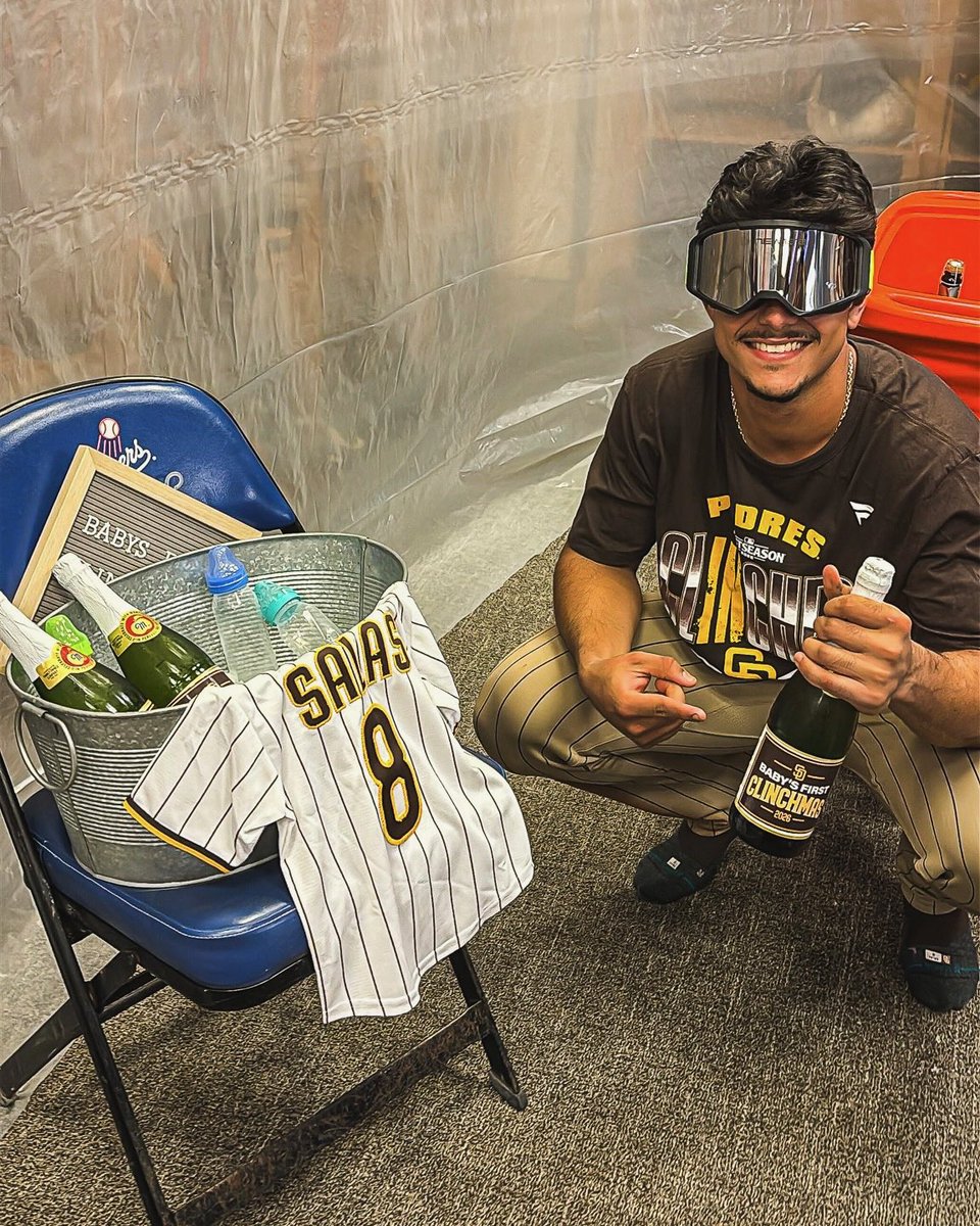 Padres's tweet photo. Baby’s First Clinchmas 🥹 https://t.co/RzZ1RCvS8L
